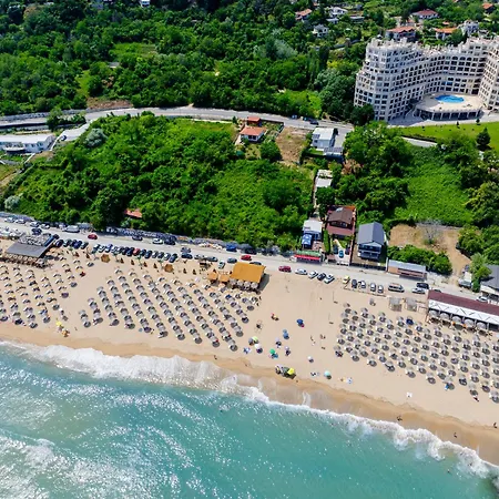 Апартамент Beachfront A13 *