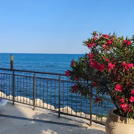 Beachfront A13 *