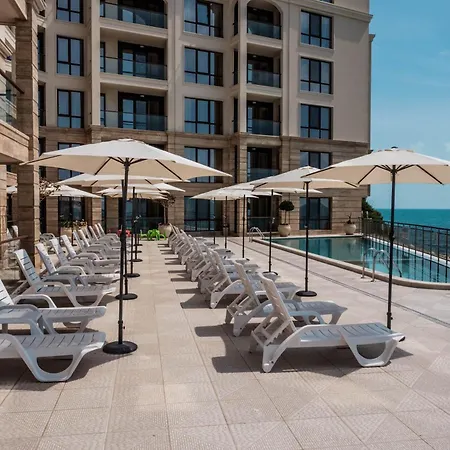 Апартамент Beachfront A13 *